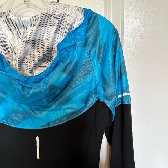 Nike blue and black zippered hooded light weight dri-fit jacket, extra small - Picture 7 of 9